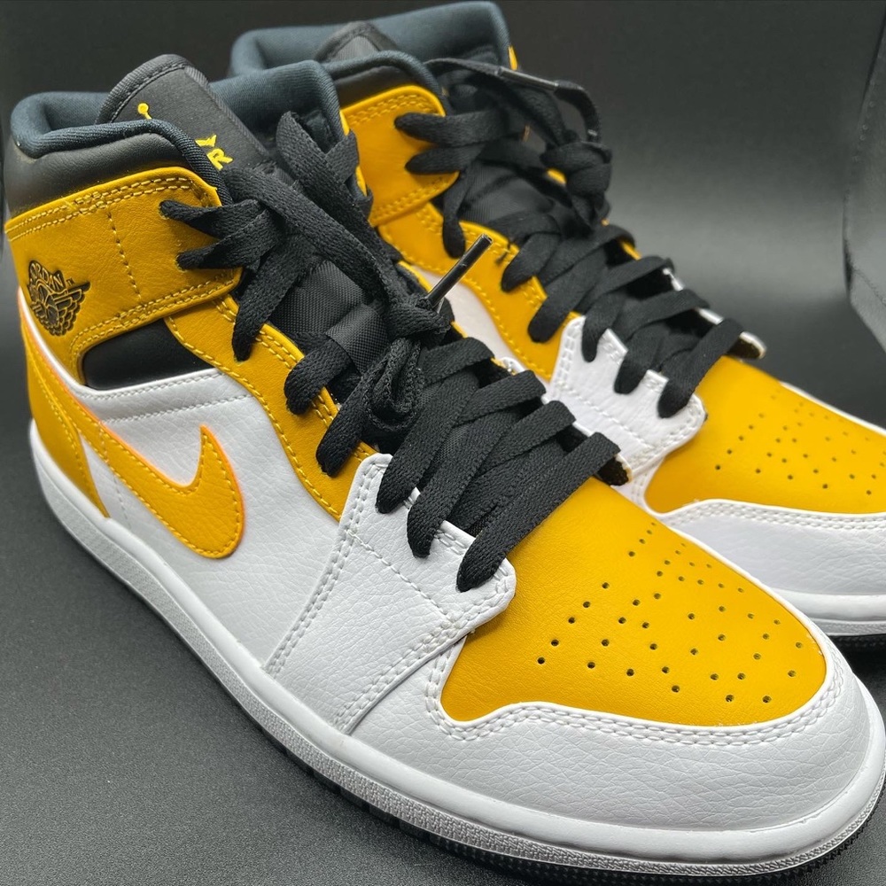 Air Jordan 1 Mid